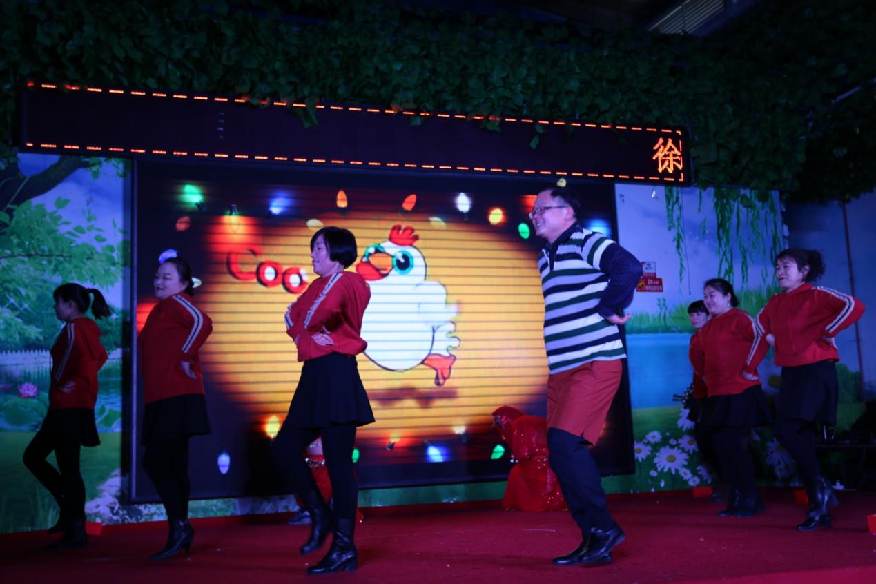 سيخ الرقص من قسم المشتريات